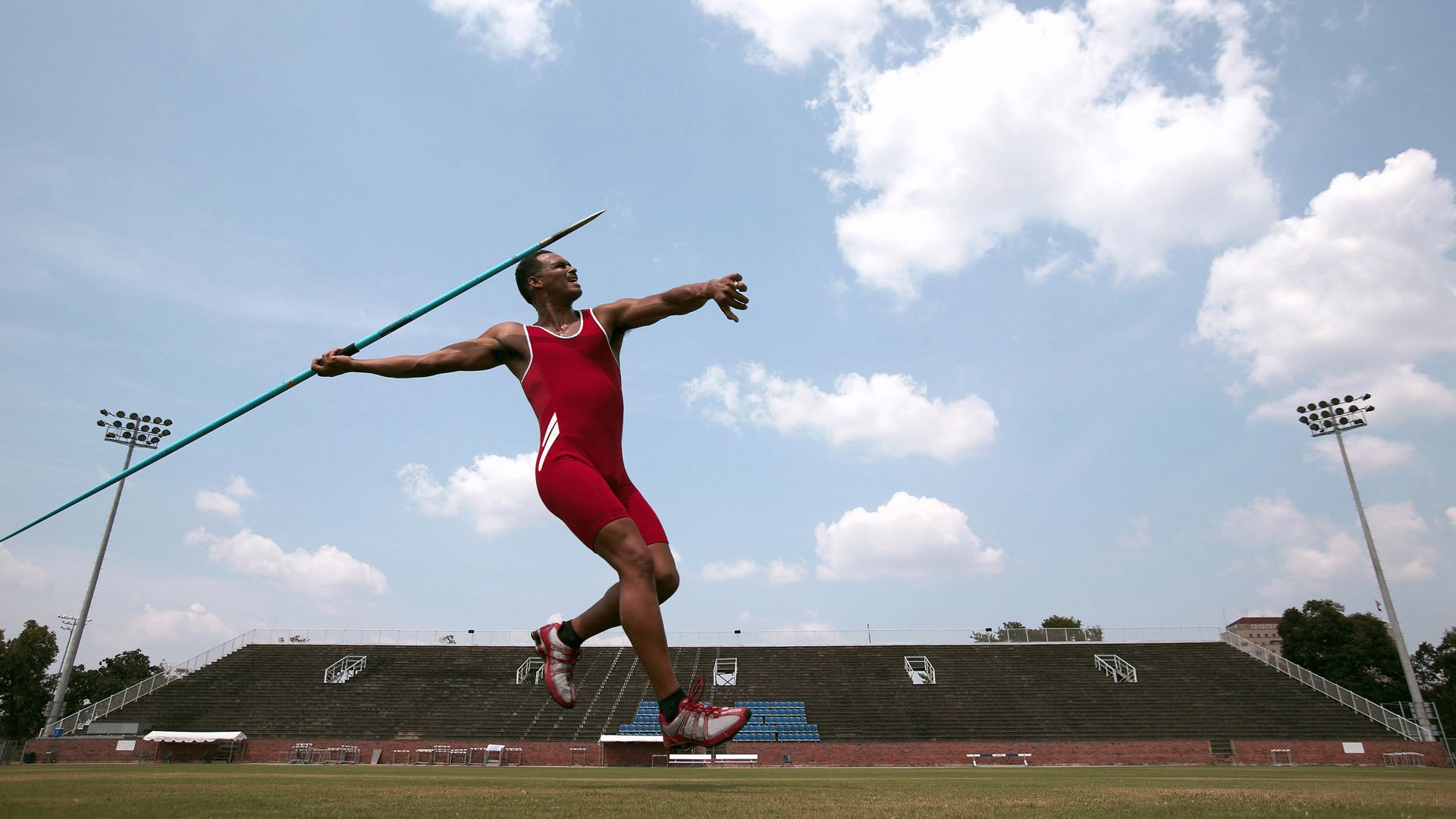 逆境中的“坚守者”:那些如钢铁般坚韧的球员,坚韧如钢什么意思